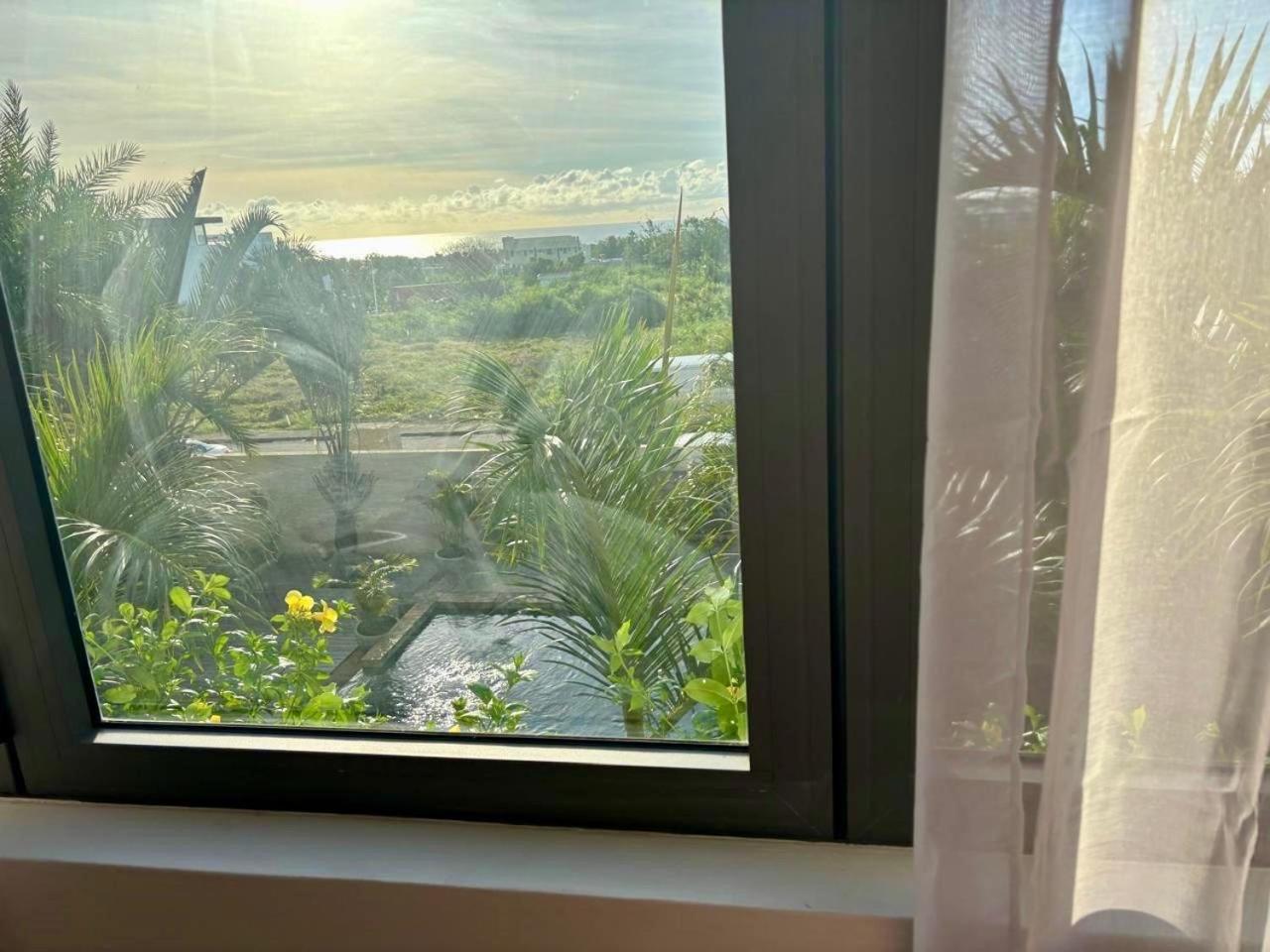 Stunning 3-Bedroom Apartment With Private Rooftop Terrace & Gorgeous Pool Flic en Flac Exterior photo