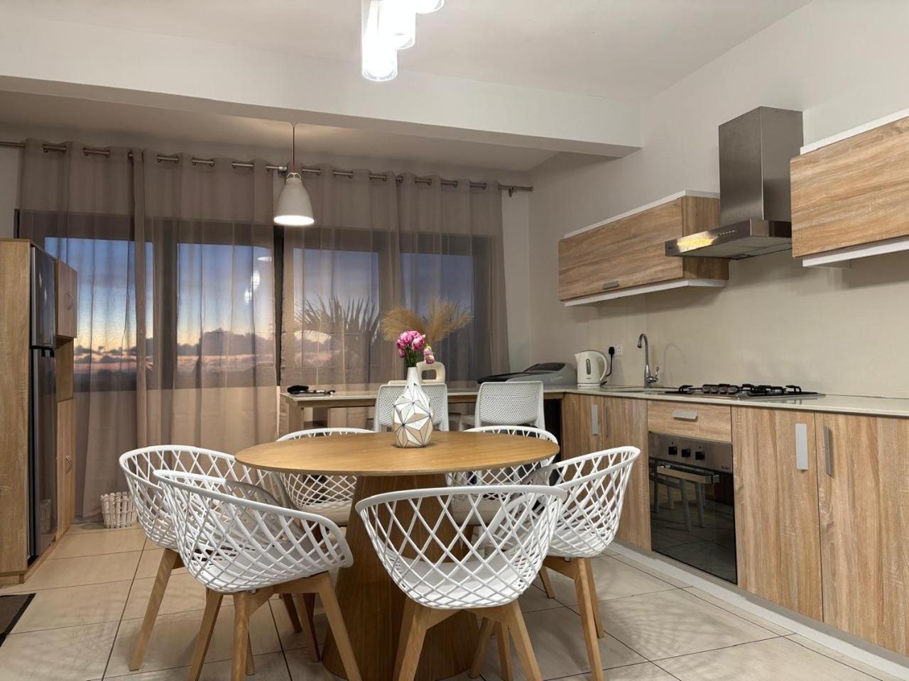 Stunning 3-Bedroom Apartment With Private Rooftop Terrace & Gorgeous Pool Flic en Flac Exterior photo